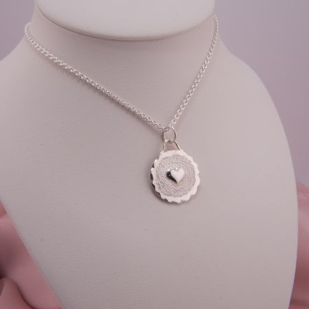 Herzanhänger mit Ankerkette